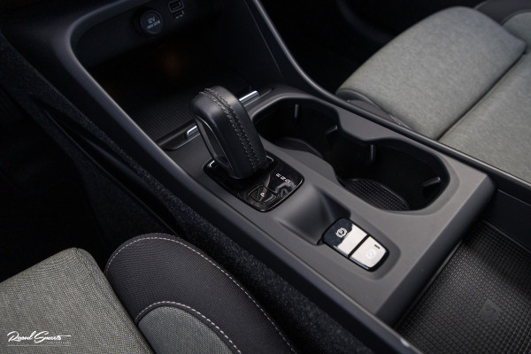 Volvo XC40 1.5 T5 Twin Engine Inscription | Zwenkbare trekhaak | Adaptieve cruise | Blis | Memory |