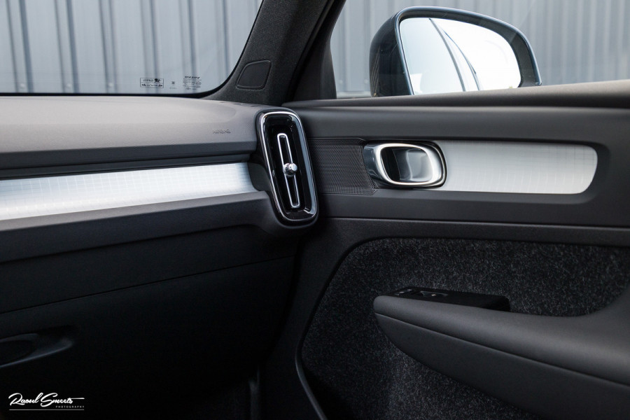 Volvo XC40 1.5 T5 Twin Engine Inscription | Zwenkbare trekhaak | Adaptieve cruise | Blis | Memory |