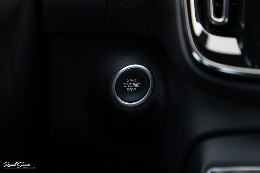 Volvo XC40 1.5 T5 Twin Engine Inscription | Zwenkbare trekhaak | Adaptieve cruise | Blis | Memory |