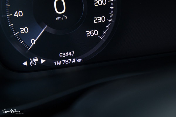Volvo XC40 1.5 T5 Twin Engine Inscription | Zwenkbare trekhaak | Adaptieve cruise | Blis | Memory |