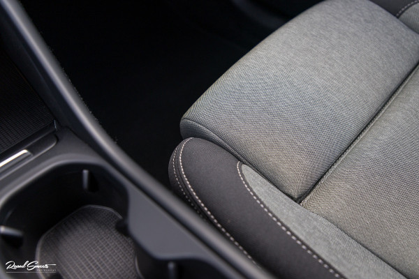 Volvo XC40 1.5 T5 Twin Engine Inscription | Zwenkbare trekhaak | Adaptieve cruise | Blis | Memory |