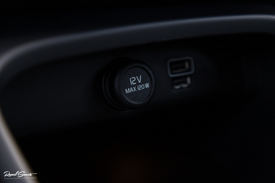 Volvo XC40 1.5 T5 Twin Engine Inscription | Zwenkbare trekhaak | Adaptieve cruise | Blis | Memory |
