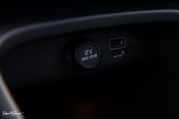Volvo XC40 1.5 T5 Twin Engine Inscription | Zwenkbare trekhaak | Adaptieve cruise | Blis | Memory |