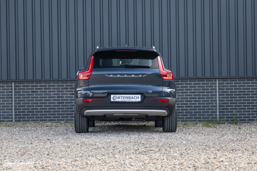 Volvo XC40 1.5 T5 Twin Engine Inscription | Zwenkbare trekhaak | Adaptieve cruise | Blis | Memory |