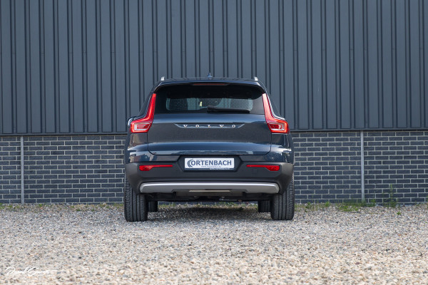 Volvo XC40 1.5 T5 Twin Engine Inscription | Zwenkbare trekhaak | Adaptieve cruise | Blis | Memory |