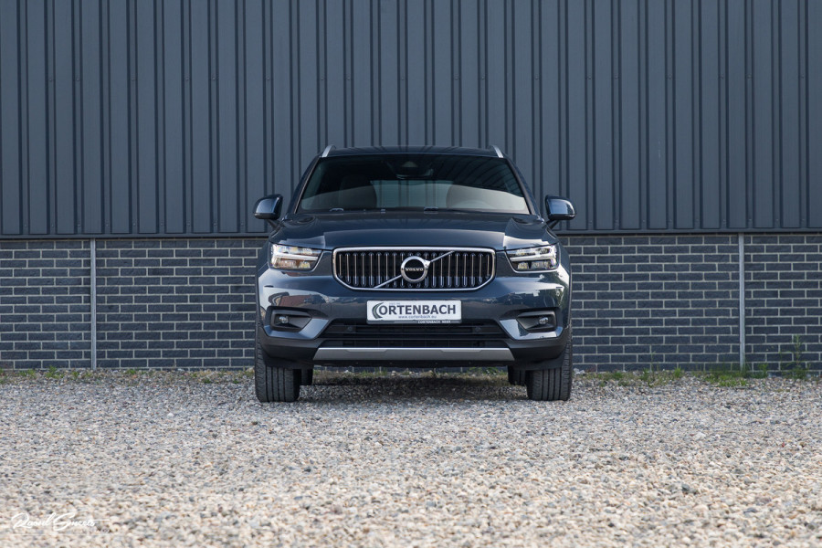 Volvo XC40 1.5 T5 Twin Engine Inscription | Zwenkbare trekhaak | Adaptieve cruise | Blis | Memory |