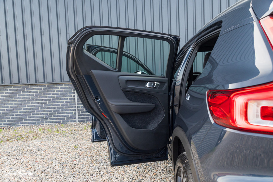 Volvo XC40 1.5 T5 Twin Engine Inscription | Zwenkbare trekhaak | Adaptieve cruise | Blis | Memory |