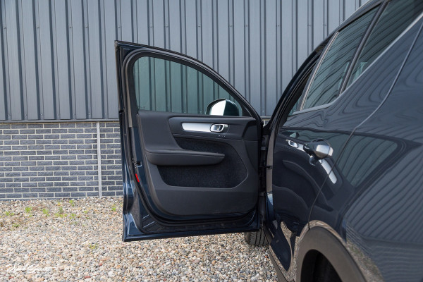 Volvo XC40 1.5 T5 Twin Engine Inscription | Zwenkbare trekhaak | Adaptieve cruise | Blis | Memory |