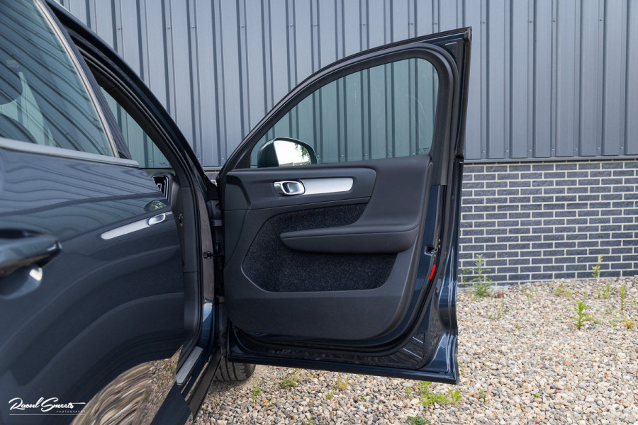 Volvo XC40 1.5 T5 Twin Engine Inscription | Zwenkbare trekhaak | Adaptieve cruise | Blis | Memory |