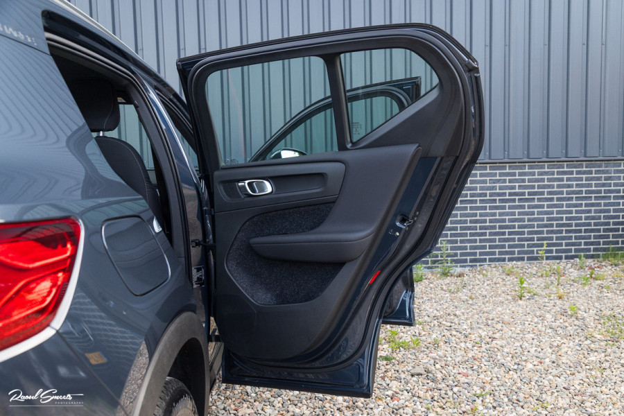 Volvo XC40 1.5 T5 Twin Engine Inscription | Zwenkbare trekhaak | Adaptieve cruise | Blis | Memory |