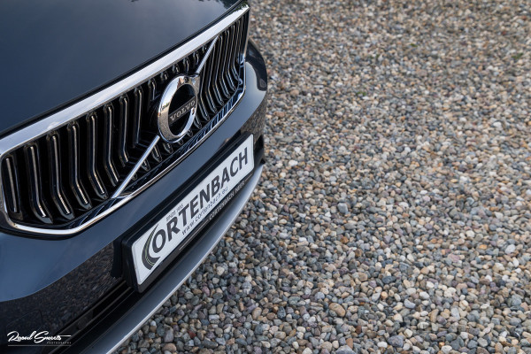 Volvo XC40 1.5 T5 Twin Engine Inscription | Zwenkbare trekhaak | Adaptieve cruise | Blis | Memory |