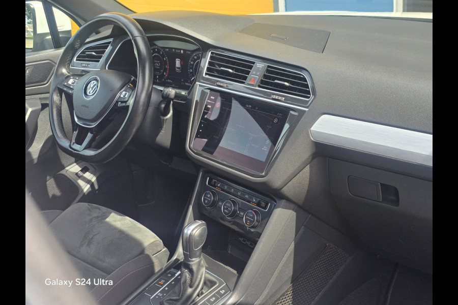 Volkswagen Tiguan 1.4 TSI R Line / Aut / NAP / Camera / Ecc / Elek Pakket / Acc / Digital Cockpit / Open Panoramadak / Led / 19 In