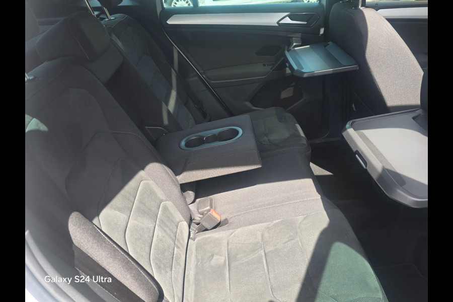 Volkswagen Tiguan 1.4 TSI R Line / Aut / NAP / Camera / Ecc / Elek Pakket / Acc / Digital Cockpit / Open Panoramadak / Led / 19 In