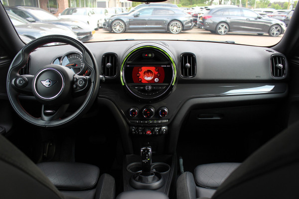 MINI Countryman 1.5 Cooper Business Edition / Leder / Navigatie / Parkeerhulp V+A / Harman Kardon / 18'' / Cruise Control