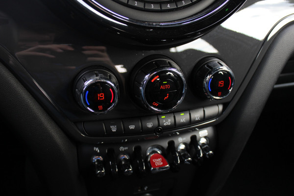 MINI Countryman 1.5 Cooper Business Edition / Leder / Navigatie / Parkeerhulp V+A / Harman Kardon / 18'' / Cruise Control