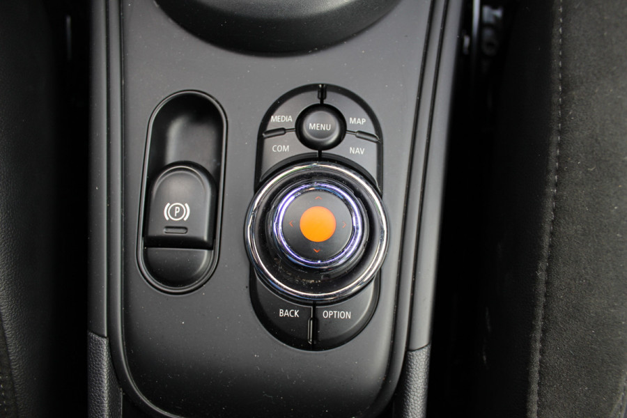 MINI Countryman 1.5 Cooper Business Edition / Leder / Navigatie / Parkeerhulp V+A / Harman Kardon / 18'' / Cruise Control