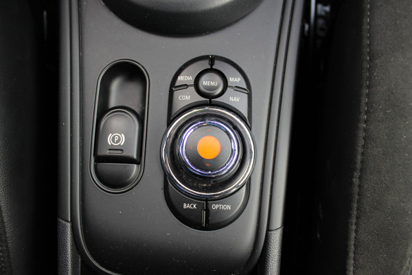 MINI Countryman 1.5 Cooper Business Edition / Leder / Navigatie / Parkeerhulp V+A / Harman Kardon / 18'' / Cruise Control