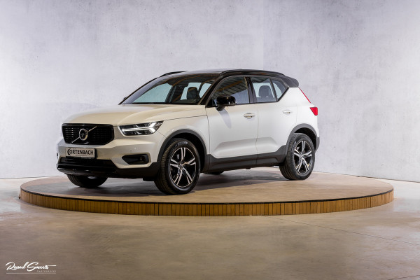 Volvo XC40 2.0 T5 AWD R-Design | Zwenkbare trekhaak | 2.100 Kg Trekgewicht | Panorama dak | Blis | Harman Kardon | 360 Camera |