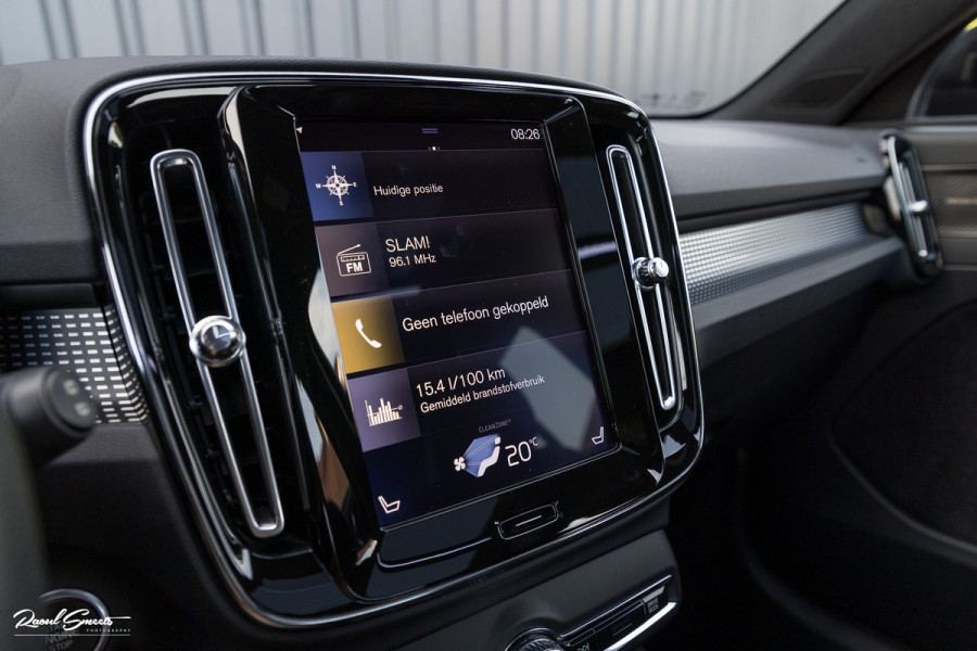 Volvo XC40 2.0 T5 AWD R-Design | Zwenkbare trekhaak | 2.100 Kg Trekgewicht | Panorama dak | Blis | Harman Kardon | 360 Camera |