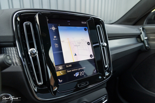 Volvo XC40 2.0 T5 AWD R-Design | Zwenkbare trekhaak | 2.100 Kg Trekgewicht | Panorama dak | Blis | Harman Kardon | 360 Camera |