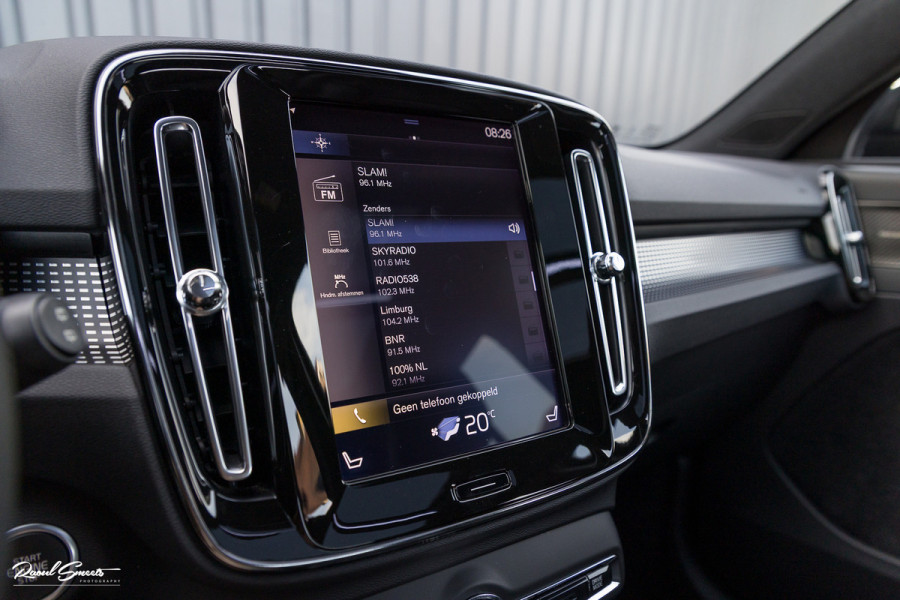 Volvo XC40 2.0 T5 AWD R-Design | Zwenkbare trekhaak | 2.100 Kg Trekgewicht | Panorama dak | Blis | Harman Kardon | 360 Camera |