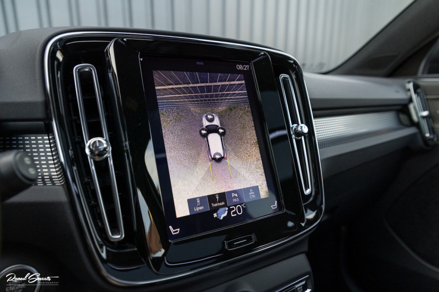 Volvo XC40 2.0 T5 AWD R-Design | Zwenkbare trekhaak | 2.100 Kg Trekgewicht | Panorama dak | Blis | Harman Kardon | 360 Camera |