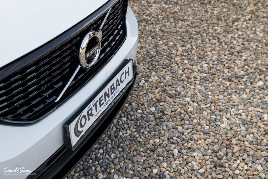 Volvo XC40 2.0 T5 AWD R-Design | Zwenkbare trekhaak | 2.100 Kg Trekgewicht | Panorama dak | Blis | Harman Kardon | 360 Camera |