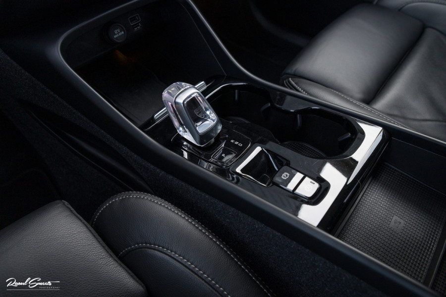 Volvo XC40 1.5 T5 Plug-in hybrid Plus Dark | Adaptieve cruise | Harman Kardon | Blis | Memory | Leder |
