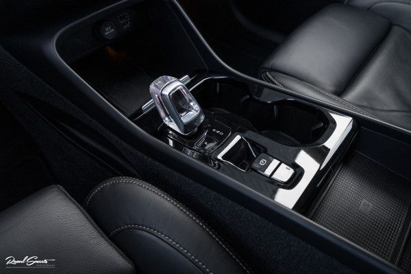 Volvo XC40 1.5 T5 Plug-in hybrid Plus Dark | Adaptieve cruise | Harman Kardon | Blis | Memory | Leder |