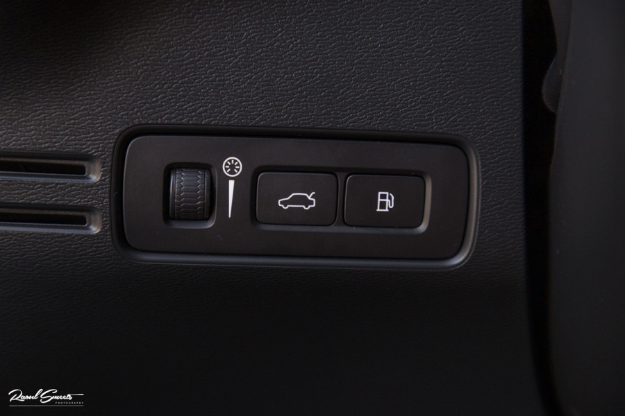 Volvo XC40 1.5 T5 Plug-in hybrid Plus Dark | Adaptieve cruise | Harman Kardon | Blis | Memory | Leder |