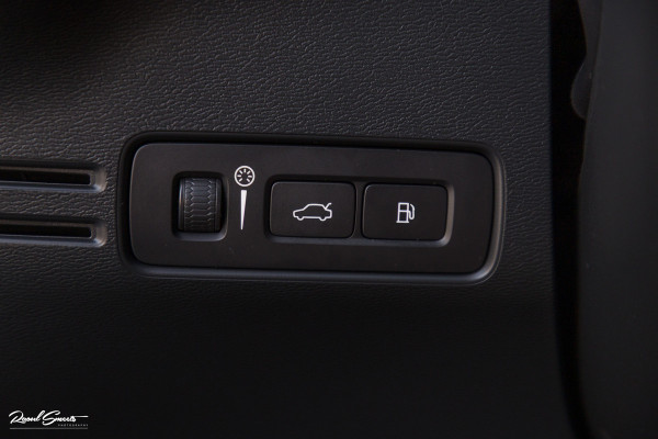 Volvo XC40 1.5 T5 Plug-in hybrid Plus Dark | Adaptieve cruise | Harman Kardon | Blis | Memory | Leder |