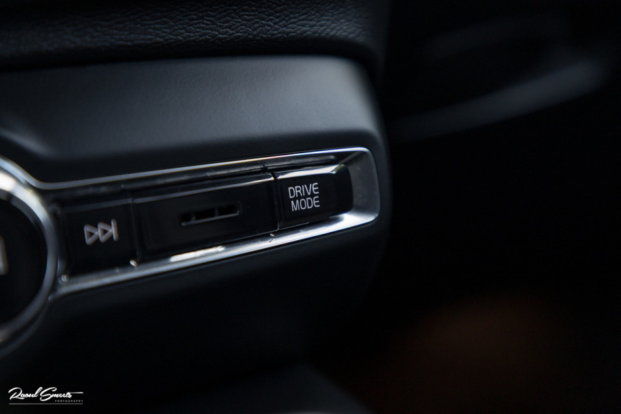 Volvo XC40 1.5 T5 Plug-in hybrid Plus Dark | Adaptieve cruise | Harman Kardon | Blis | Memory | Leder |