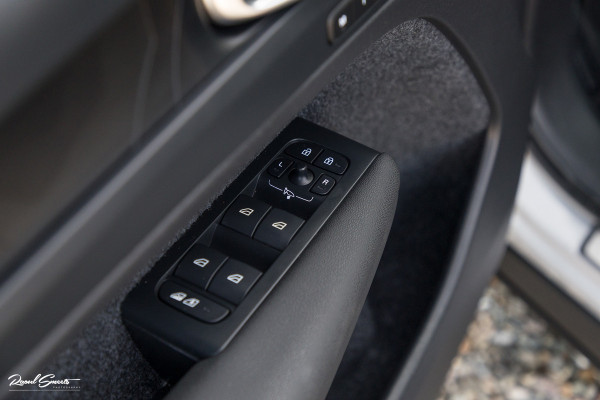 Volvo XC40 1.5 T5 Plug-in hybrid Plus Dark | Adaptieve cruise | Harman Kardon | Blis | Memory | Leder |