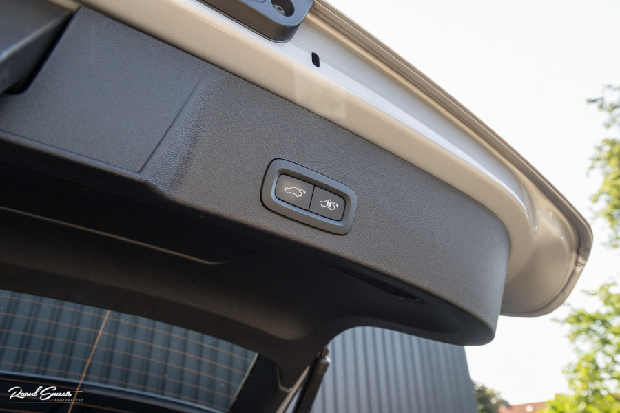 Volvo XC40 1.5 T5 Plug-in hybrid Plus Dark | Adaptieve cruise | Harman Kardon | Blis | Memory | Leder |
