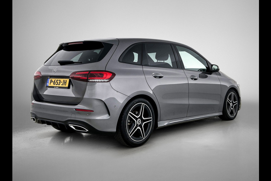 Mercedes-Benz B-Klasse 180 Business Solution AMG AMG Line | Night Pakket | Sfeerverlichting | Achteruitrijcamera | Ledkoplampen | Inclusief 24 maanden Mercedes-Benz Certified garantie voor Europa.