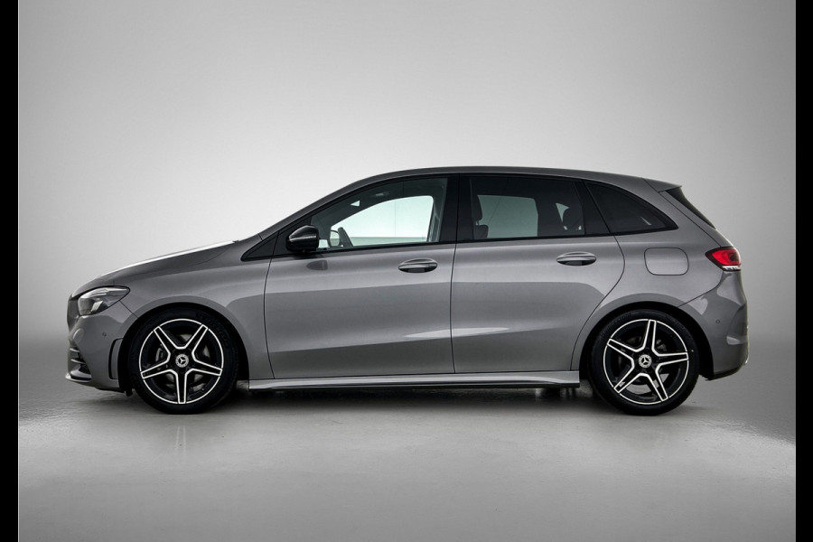 Mercedes-Benz B-Klasse 180 Business Solution AMG AMG Line | Night Pakket | Sfeerverlichting | Achteruitrijcamera | Ledkoplampen | Inclusief 24 maanden Mercedes-Benz Certified garantie voor Europa.