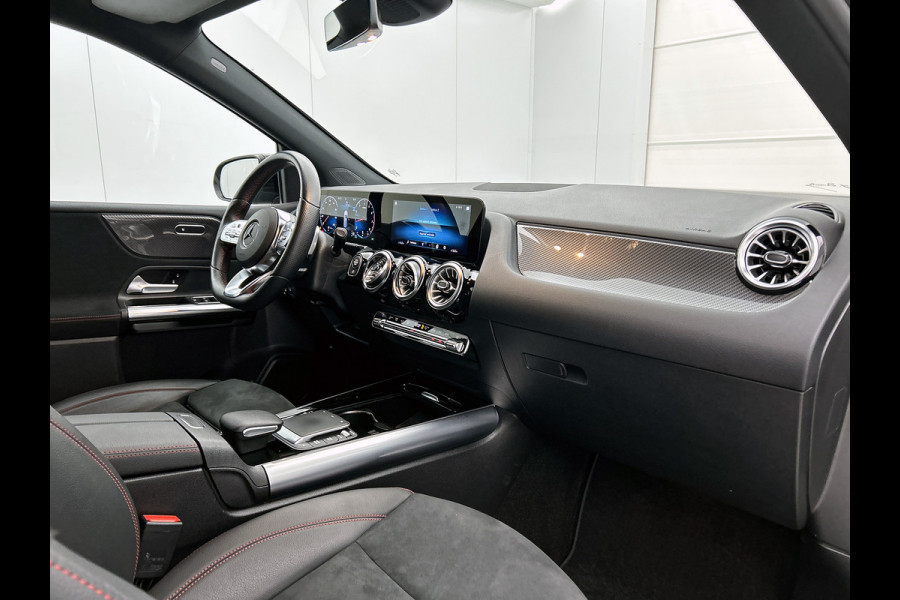 Mercedes-Benz B-Klasse 180 Business Solution AMG AMG Line | Night Pakket | Sfeerverlichting | Achteruitrijcamera | Ledkoplampen | Inclusief 24 maanden Mercedes-Benz Certified garantie voor Europa.