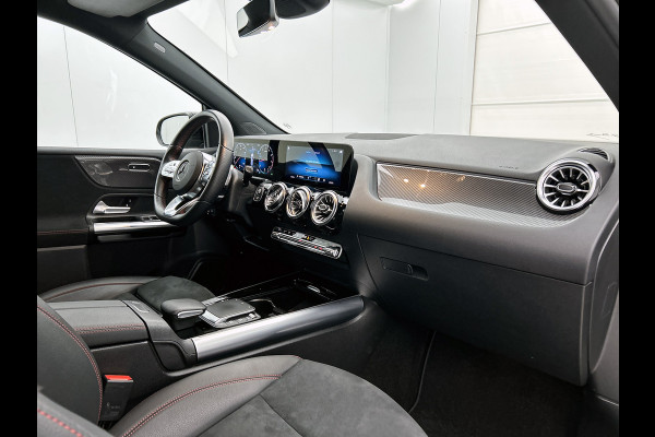Mercedes-Benz B-Klasse 180 Business Solution AMG AMG Line | Night Pakket | Sfeerverlichting | Achteruitrijcamera | Ledkoplampen | Inclusief 24 maanden Mercedes-Benz Certified garantie voor Europa.