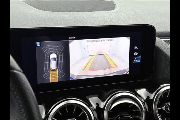 Mercedes-Benz B-Klasse 180 Business Solution AMG AMG Line | Night Pakket | Sfeerverlichting | Achteruitrijcamera | Ledkoplampen | Inclusief 24 maanden Mercedes-Benz Certified garantie voor Europa.