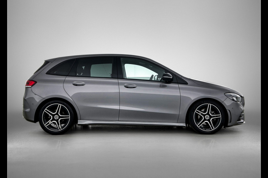 Mercedes-Benz B-Klasse 180 Business Solution AMG AMG Line | Night Pakket | Sfeerverlichting | Achteruitrijcamera | Ledkoplampen | Inclusief 24 maanden Mercedes-Benz Certified garantie voor Europa.