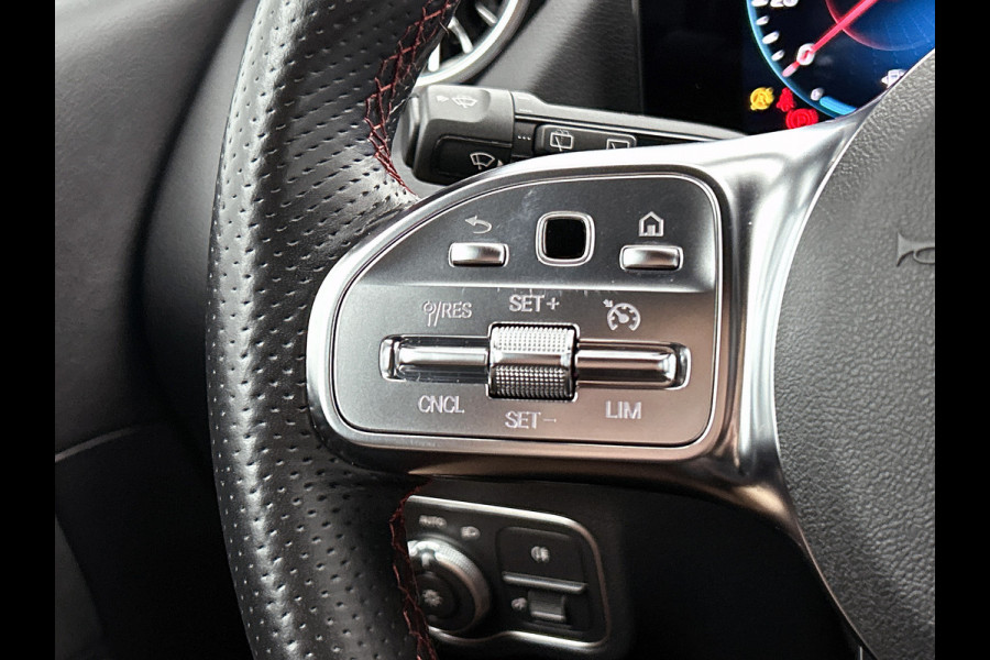 Mercedes-Benz B-Klasse 180 Business Solution AMG AMG Line | Night Pakket | Sfeerverlichting | Achteruitrijcamera | Ledkoplampen | Inclusief 24 maanden Mercedes-Benz Certified garantie voor Europa.