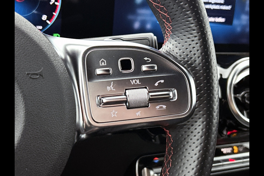 Mercedes-Benz B-Klasse 180 Business Solution AMG AMG Line | Night Pakket | Sfeerverlichting | Achteruitrijcamera | Ledkoplampen | Inclusief 24 maanden Mercedes-Benz Certified garantie voor Europa.