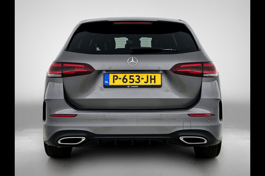 Mercedes-Benz B-Klasse 180 Business Solution AMG AMG Line | Night Pakket | Sfeerverlichting | Achteruitrijcamera | Ledkoplampen | Inclusief 24 maanden Mercedes-Benz Certified garantie voor Europa.
