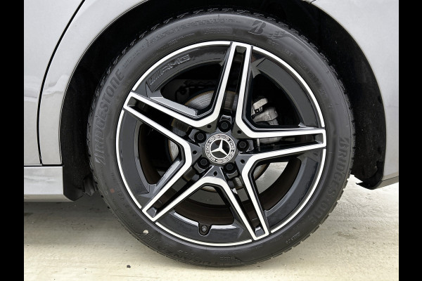 Mercedes-Benz B-Klasse 180 Business Solution AMG AMG Line | Night Pakket | Sfeerverlichting | Achteruitrijcamera | Ledkoplampen | Inclusief 24 maanden Mercedes-Benz Certified garantie voor Europa.
