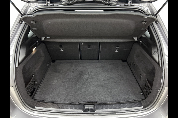 Mercedes-Benz B-Klasse 180 Business Solution AMG AMG Line | Night Pakket | Sfeerverlichting | Achteruitrijcamera | Ledkoplampen | Inclusief 24 maanden Mercedes-Benz Certified garantie voor Europa.