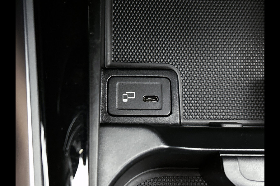 Mercedes-Benz B-Klasse 180 Business Solution AMG AMG Line | Night Pakket | Sfeerverlichting | Achteruitrijcamera | Ledkoplampen | Inclusief 24 maanden Mercedes-Benz Certified garantie voor Europa.