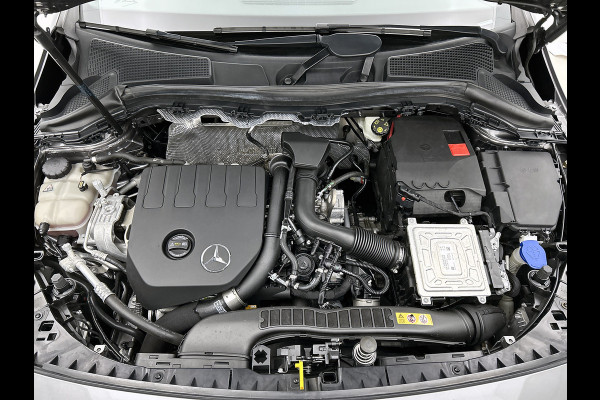 Mercedes-Benz B-Klasse 180 Business Solution AMG AMG Line | Night Pakket | Sfeerverlichting | Achteruitrijcamera | Ledkoplampen | Inclusief 24 maanden Mercedes-Benz Certified garantie voor Europa.