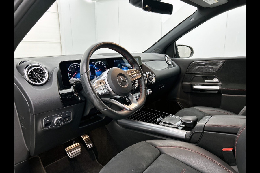 Mercedes-Benz B-Klasse 180 Business Solution AMG AMG Line | Night Pakket | Sfeerverlichting | Achteruitrijcamera | Ledkoplampen | Inclusief 24 maanden Mercedes-Benz Certified garantie voor Europa.