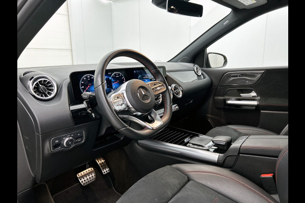 Mercedes-Benz B-Klasse 180 Business Solution AMG AMG Line | Night Pakket | Sfeerverlichting | Achteruitrijcamera | Ledkoplampen | Inclusief 24 maanden Mercedes-Benz Certified garantie voor Europa.