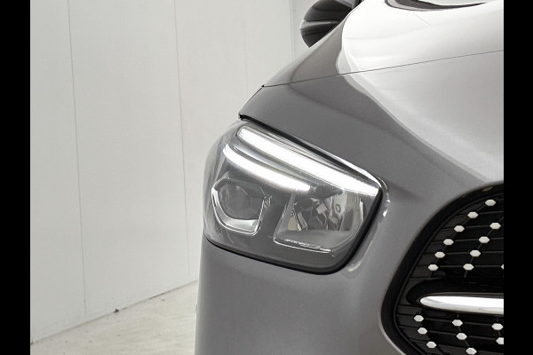 Mercedes-Benz B-Klasse 180 Business Solution AMG AMG Line | Night Pakket | Sfeerverlichting | Achteruitrijcamera | Ledkoplampen | Inclusief 24 maanden Mercedes-Benz Certified garantie voor Europa.